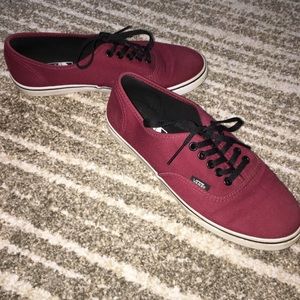 Vans low top maroon shoes. Size-7 in women